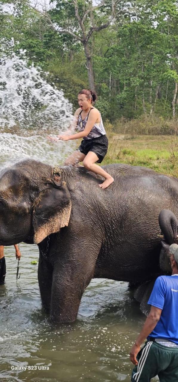 Sisai Park Village Chitwan Esterno foto